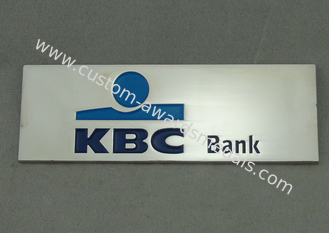 Заливка формы значков банка сувенира KBC с глянцеватым никелем, слипчивым краном